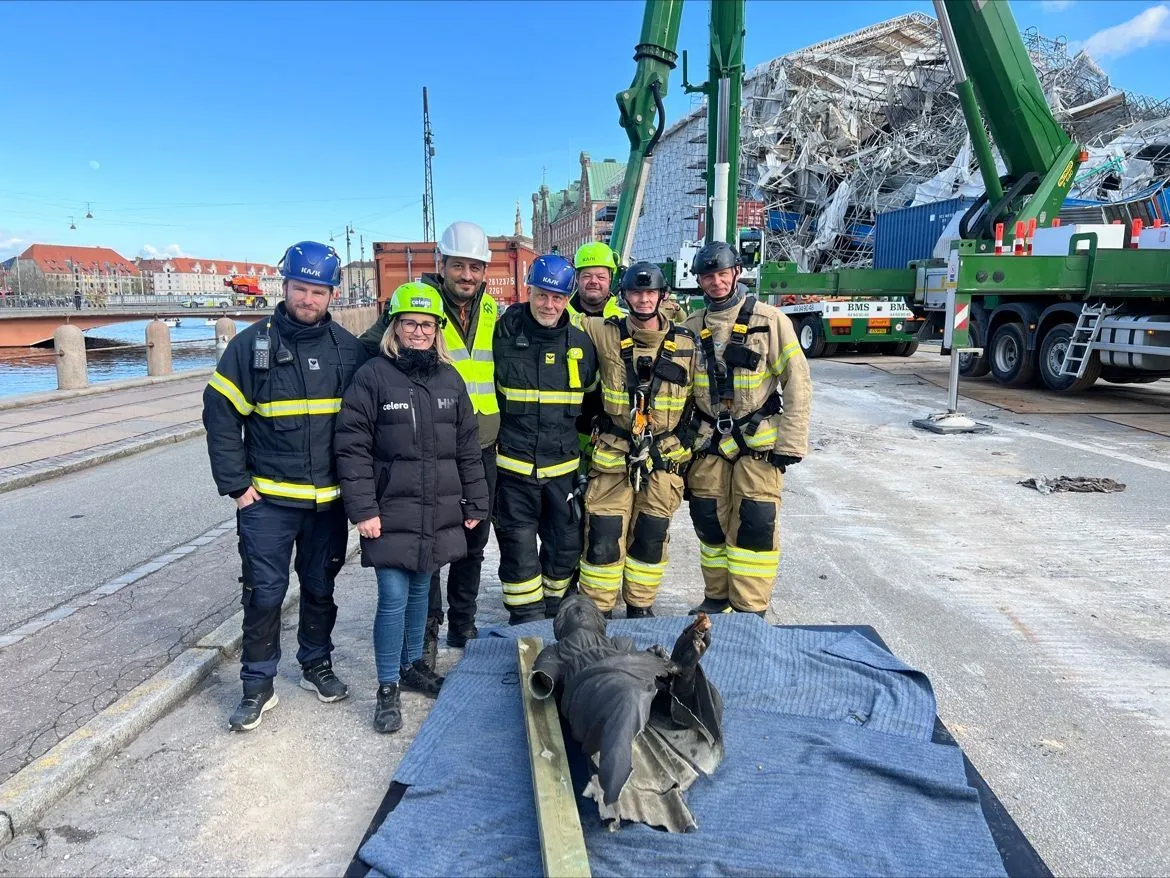 Celero sammen med brandfolk på en skadesplads